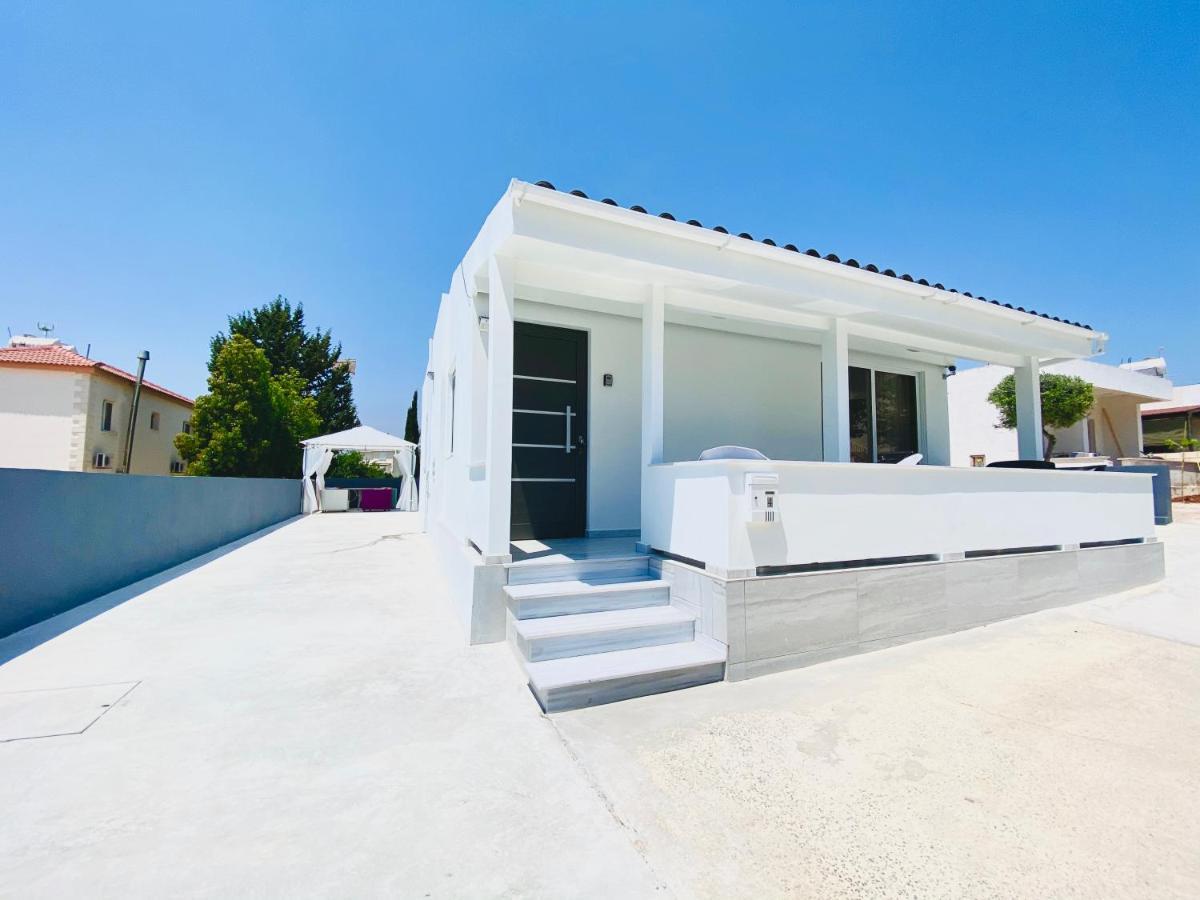 SANDY BAY Villa Ayia Napa Esterno foto